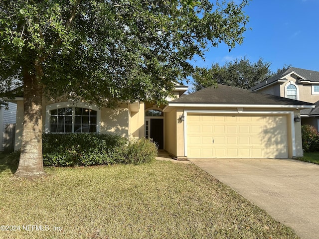 view of front facade featuring a garage and a front lawn