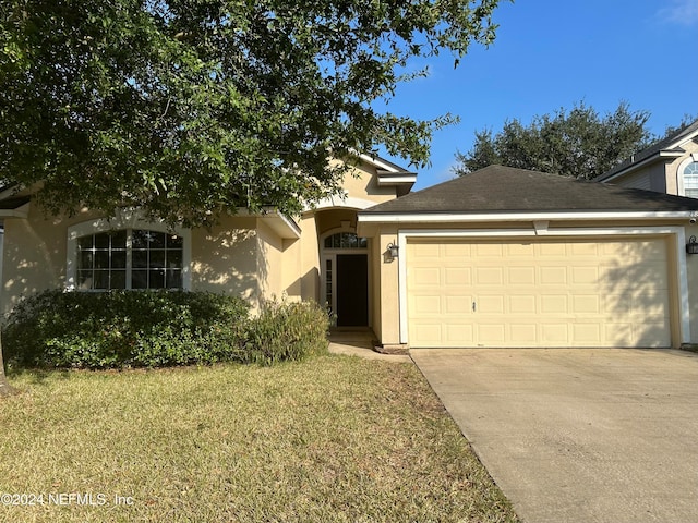 view of front facade featuring a front lawn and a garage