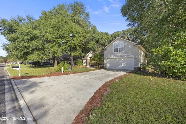 view of front facade featuring a garage and a front yard