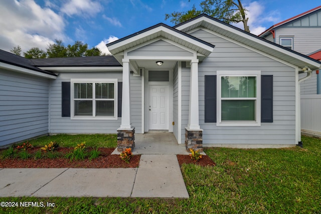 view of front of home with a front yard