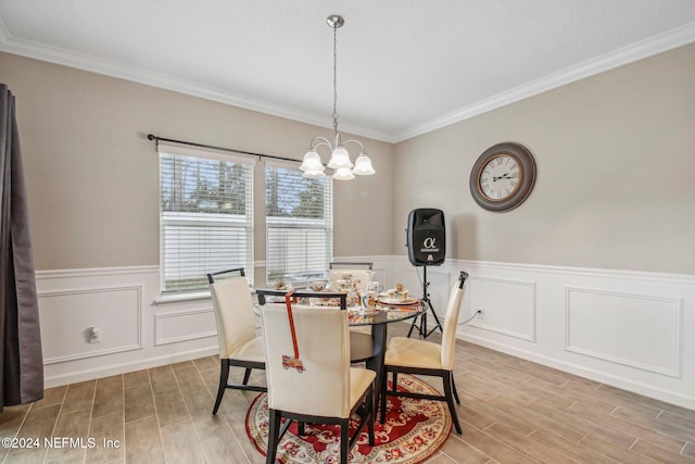 dining area with crown molding, a notable chandelier, and light hardwood / wood-style flooring