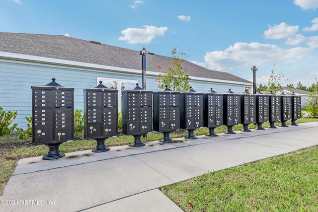 view of property's community featuring a mail area