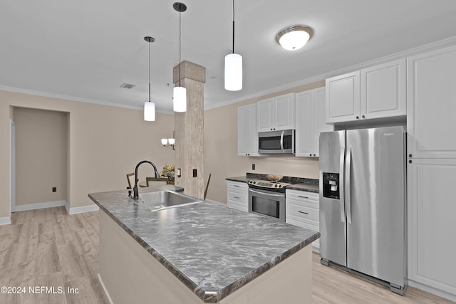 kitchen featuring appliances with stainless steel finishes, sink, light hardwood / wood-style floors, white cabinets, and a kitchen island with sink