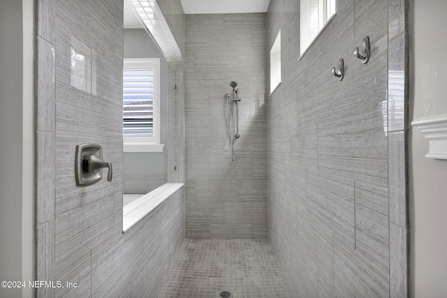 bathroom featuring tiled shower