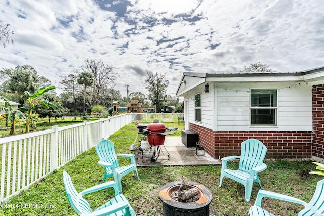 view of patio featuring a fire pit