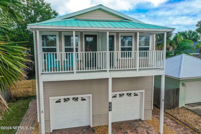 view of front facade featuring a garage and a porch