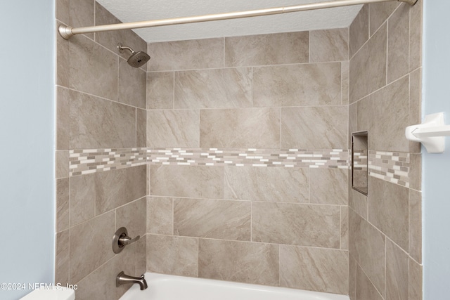 bathroom featuring tiled shower / bath