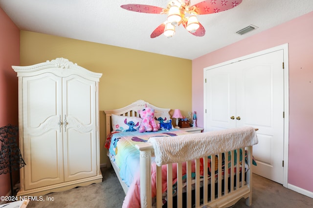 bedroom featuring a textured ceiling, carpet flooring, and ceiling fan