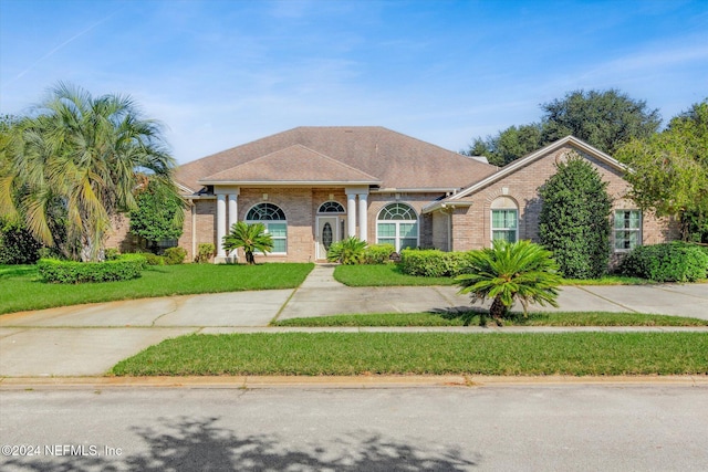 view of front of house with a front yard