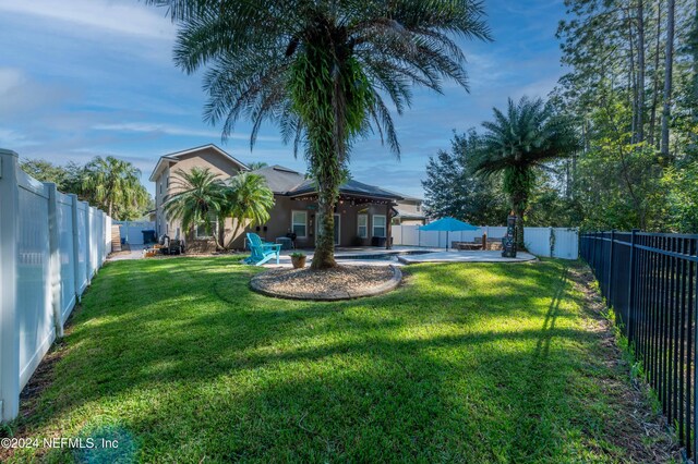 view of yard with a patio area