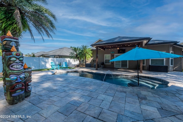 view of pool featuring pool water feature