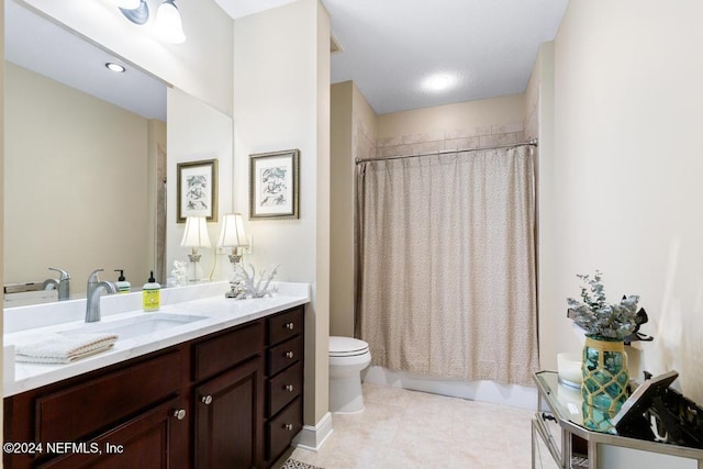 full bathroom featuring tile patterned floors, toilet, vanity, and shower / bath combo