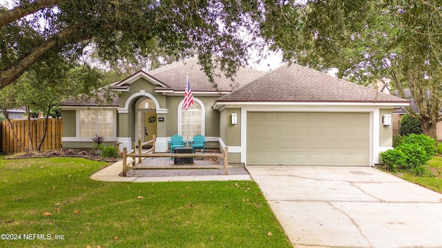 view of front of home featuring a front yard and a garage