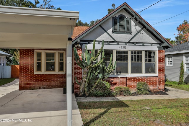 view of front of home with a front yard