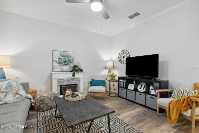 living room with ceiling fan, ornamental molding, and hardwood / wood-style floors