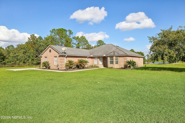 ranch-style home with a front lawn