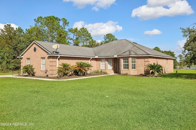 ranch-style house featuring a front lawn