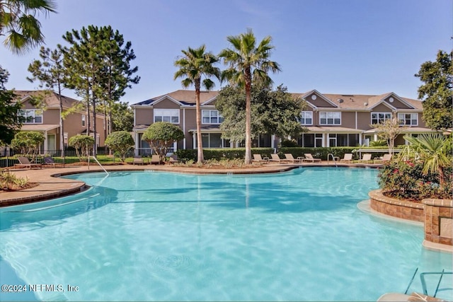 view of swimming pool