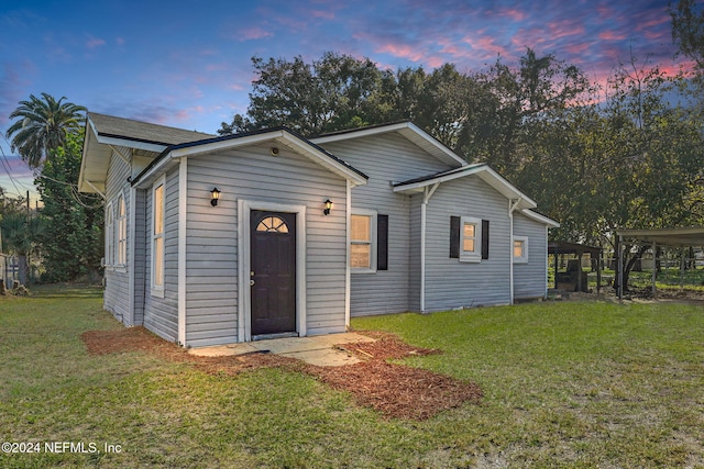 view of front of home featuring a lawn