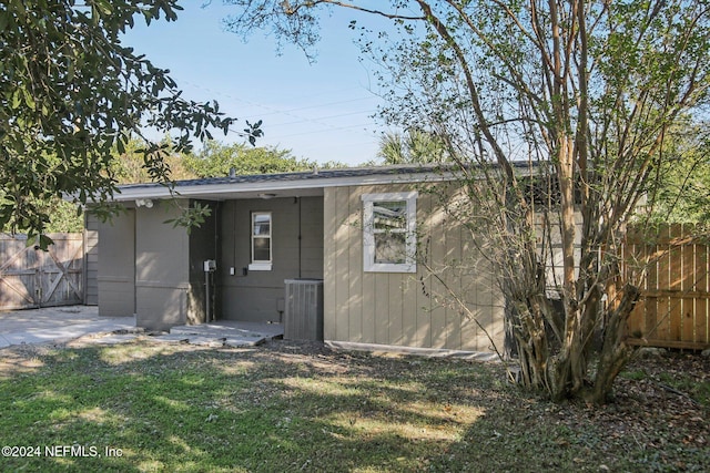3730 Abby Ln, Jacksonville, FL 32207 - exterior space with central air condition unit and a front lawn