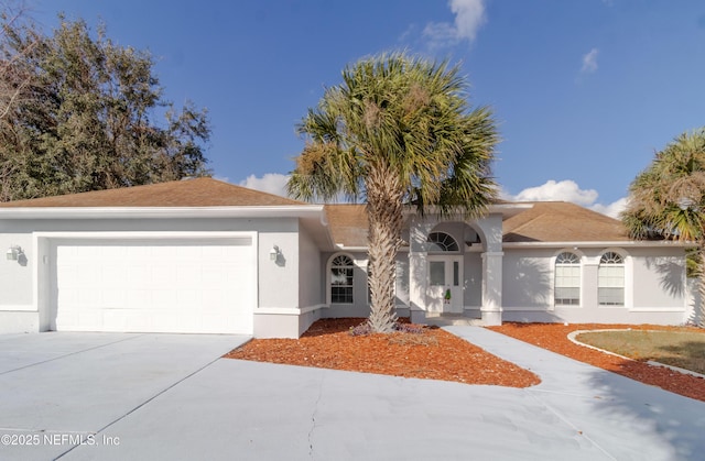 view of front facade featuring a garage