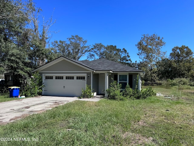 view of front of property featuring a front lawn and a garage