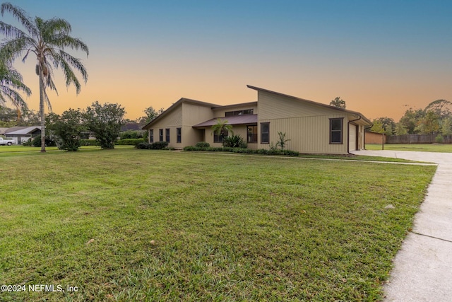 view of front of house featuring a lawn