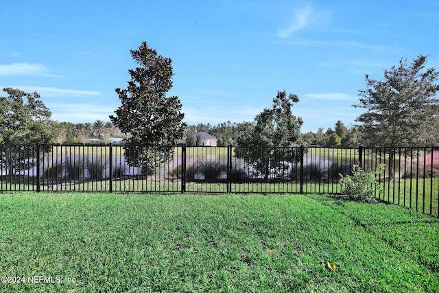 view of yard featuring a water view