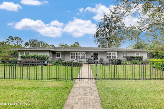 ranch-style house featuring a front yard