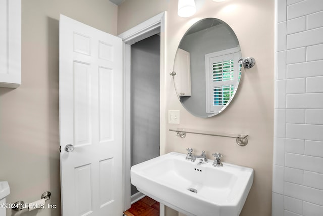 bathroom featuring sink and toilet