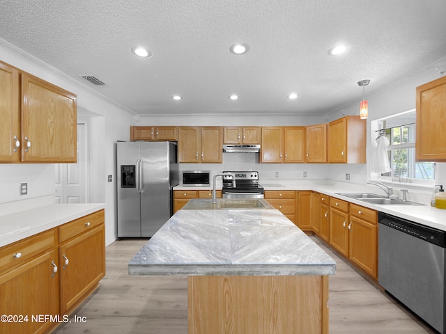 kitchen with sink, stainless steel appliances, a center island with sink, and light wood-type flooring