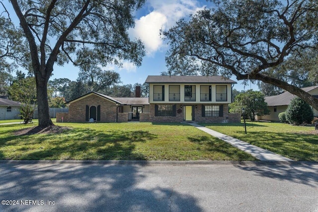 view of front facade with a front lawn