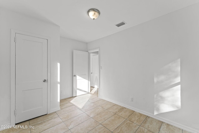 unfurnished room featuring light tile patterned floors