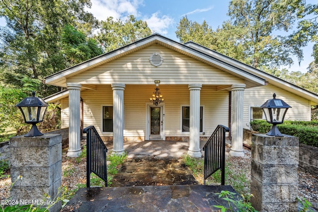 view of front facade with covered porch