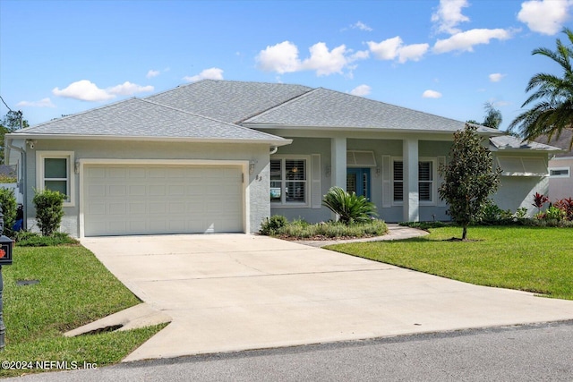 view of front facade featuring a front lawn and a garage