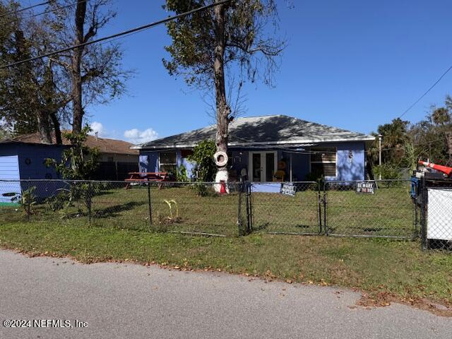 ranch-style house with a front yard