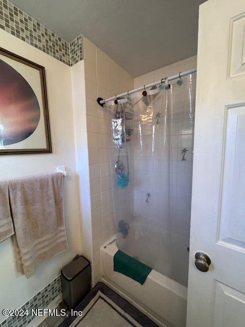 bathroom featuring shower / bath combo with shower curtain