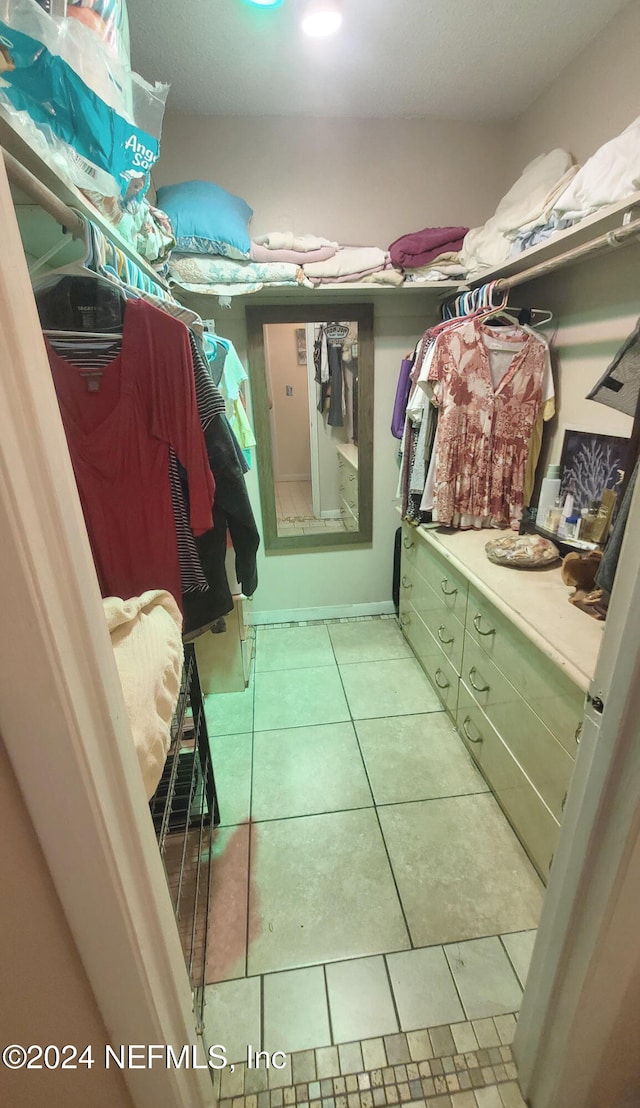 spacious closet featuring light tile patterned floors