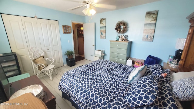 bedroom with light hardwood / wood-style floors, a closet, and ceiling fan