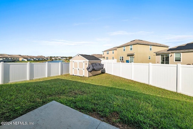 view of yard with a storage shed