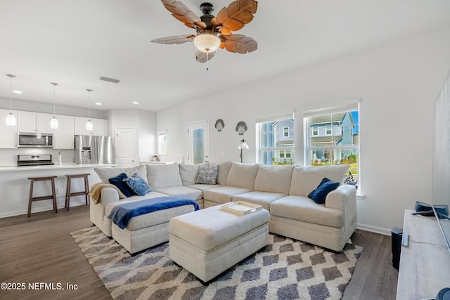 living area featuring visible vents, baseboards, ceiling fan, wood finished floors, and recessed lighting