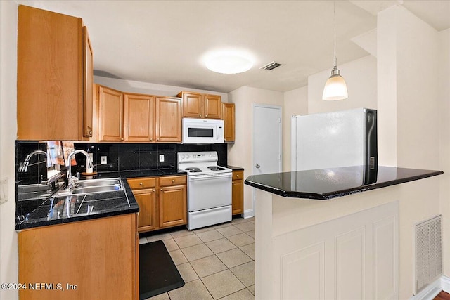 kitchen featuring decorative backsplash, hanging light fixtures, kitchen peninsula, sink, and white appliances