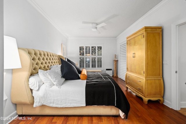 bedroom featuring crown molding, dark hardwood / wood-style floors, and ceiling fan