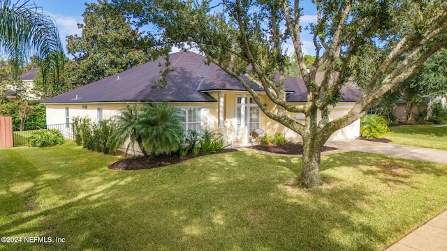 view of front of house featuring a front lawn and a garage