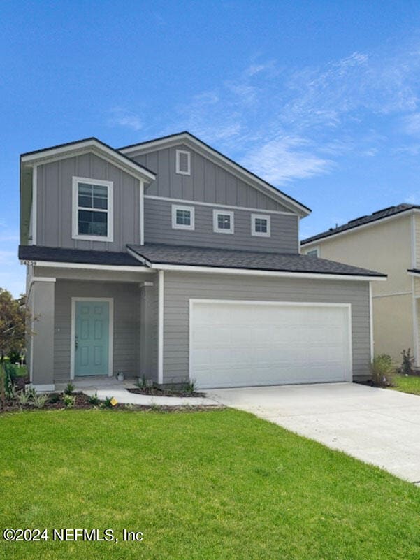 view of front of house featuring a front yard and a garage