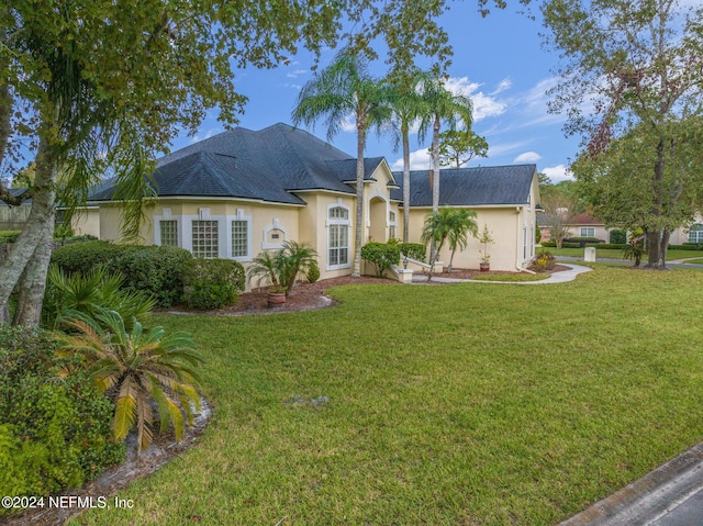 single story home with a front yard