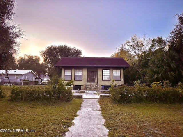 view of front of property with a yard