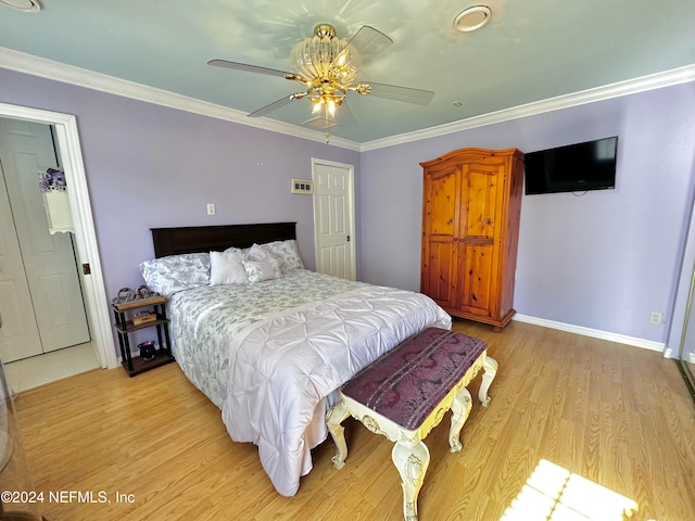 bedroom with crown molding, light hardwood / wood-style floors, and ceiling fan