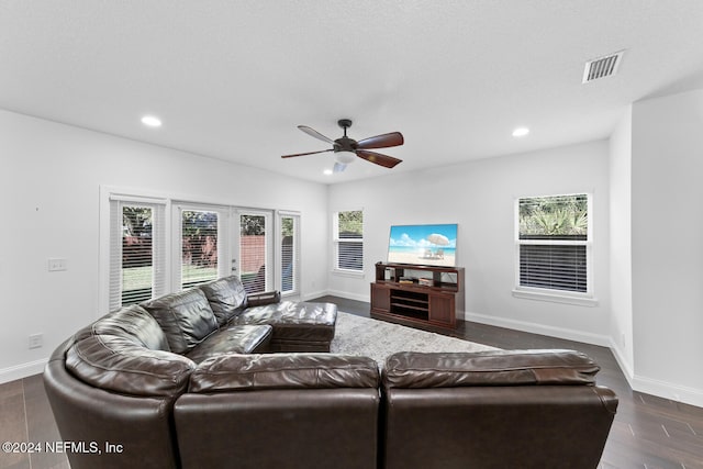 living area featuring a ceiling fan, visible vents, baseboards, and recessed lighting