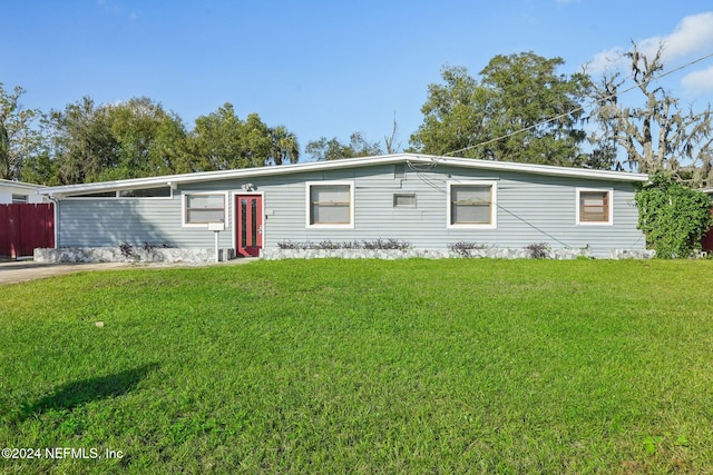 view of front of property with a front yard